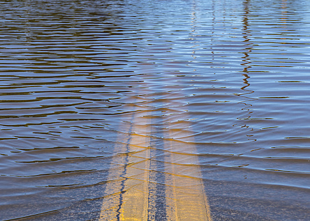 Regen_Wasser_Strasse_nass_caib